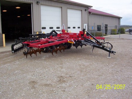 22 1/2' Gen-Till II™ Aerator with Genesis Tillage™ Rotary Harrow