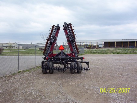 22 1/2' Gen-Till II™ Aerator with Genesis Tillage™ Rotary Harrow